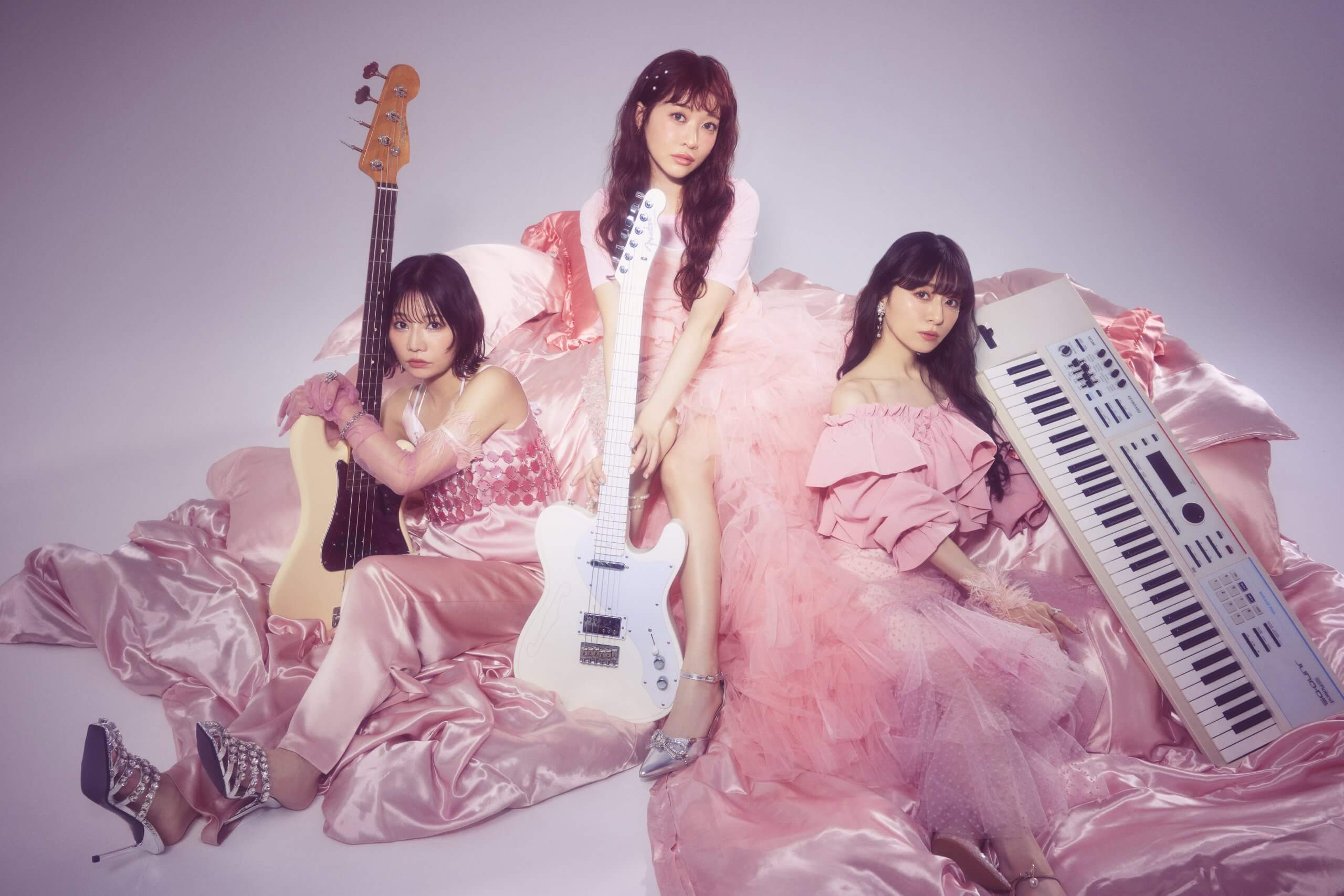 SILENT SIREN【特典：12/6（金）オンライントーク＆サイン会／ご希望メンバーのアー写アザージャケットにサイン】2025/1/15発売「more than pink」